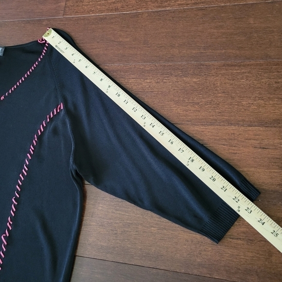 Finity Women's Black Stretchy V-Neck Embroidered Stitching Detail Blouse Size 3X - Picture 8 of 8